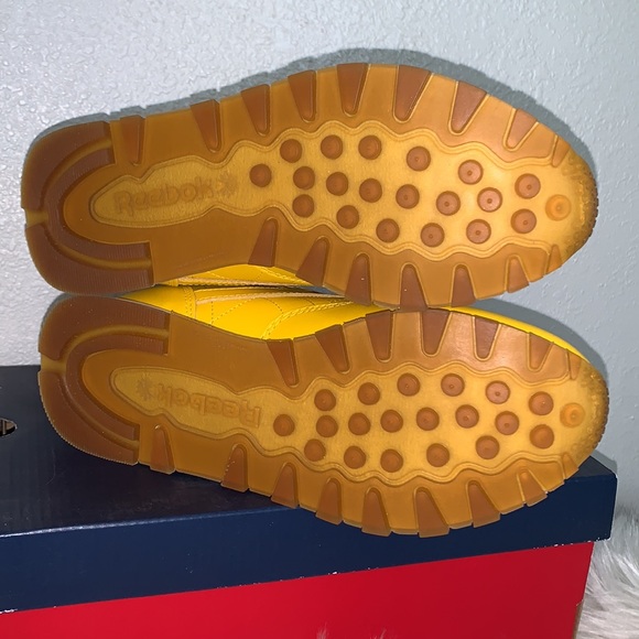 Wmns Classic Leather Toxic Yellow Gum - Picture 9 of 10